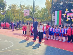 Откриха нова спортна площадка в ОУ“Св.Кл.Охридски“