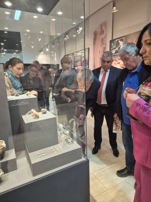 Съветниците от Септември разгледаха реставрирани монети в музея