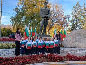 Стрелчани отблезяха 1 ноември-Деня на народните будители