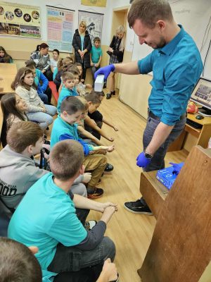 Д-р Бакалов на гости в Средно училище“ д-р Петър Берон“