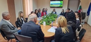 По повод 12 октомври- Деня на българската община, младежи от Младежкия общински съвет посетиха Община Пещера