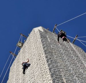 Днес и утре: Изкачване на сградата на общината в Пазарджик