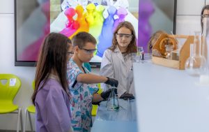 В ОУ „Двайсти април“ откриха нов STEM център и пет високотехнологични класни стаи