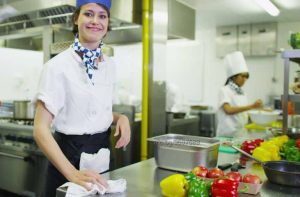 Минималната работна заплата ще бъде 1213 лева от 1 януари 2026 г.