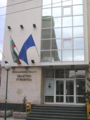 Областният управител разреши на 3 общини да изберат превозвачи