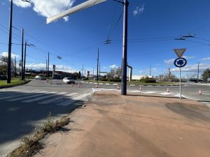 Започна освежаването на пътната маркировка на кръговото движение при паметника на „Св. Св. Константин и Елена“