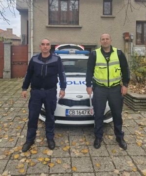 Благодарствен адрес към двама полицаи от Панагюрище