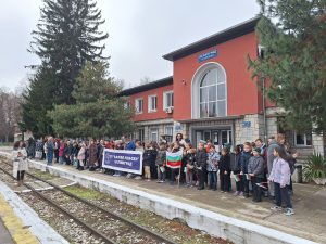Празничната теснолинейка бе посрещната на двете велинградски гари