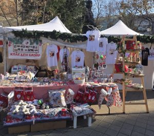 Коледен благотворителен базар в Пазарджик в подкрепа на бездомните животни