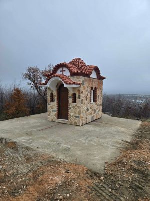 Параклис „Кръста“ бе монтиран на хълм край с.Величково