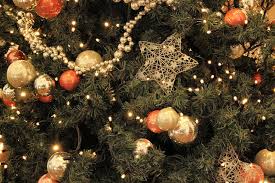 Откъде произлиза традицията за коледната украса