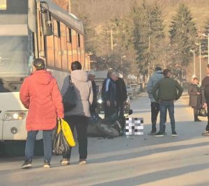 Мотопед се блъсна в автобус в село Драгиново