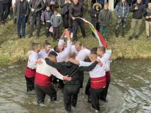 Тодор Марков, Валери Пашомов и Димитър Тасев извадиха кръста в Ракитово, Костандово и Дорково
