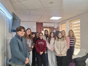 Младшите посланици от ПГ“Иван Аксаков“ гостуваха на д-р Баненкин