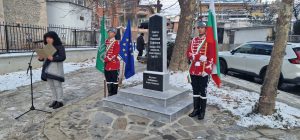 Пещера почете 147 години от Освобождението на града пред паметника на капитан Сафонов