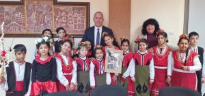 Кметът на Пещера посрещна сурвакари по случай Банго Васил