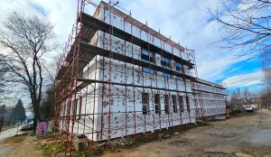 Продължават реновациите на спортните обекти в Панагюрище