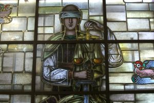 Прокуратурата привлече като обвиняем лекар, получил подкуп