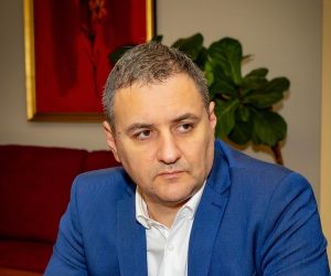 Смениха областния управител