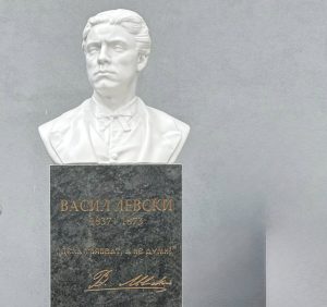 Бюст-паметник на Апостола откриха в СУ „Васил Левски“-Велинград