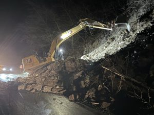 Тежка техника разчиства дефилето Варвара – Велинград
