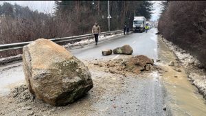 Скала се срути на изхода на Велинград