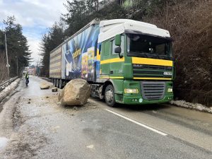 Частично е възстановено движението на изхода на Велинград към Юндола