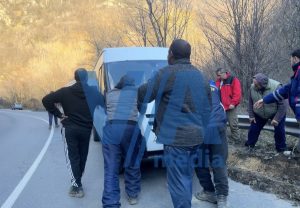 Микробус самокатастрофира в дефитело за Велинград