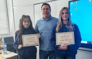 Честността победи: Две ученички от Пазарджик върнаха изгубен портфейл с пари