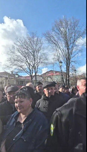 В Сърница протестираха за непочистеното корито на Чепинска река