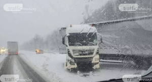 Авария с ТИР блокира движението на АМ „Тракия“ при Траянови врата