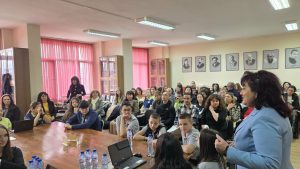 Образователна игра „Географията в българската литература“ се проведе в библиотеката