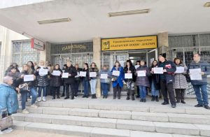 Пощенски служители протестират