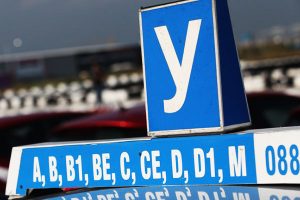 Промени в обучението вдигат цените на шофьорските курсове