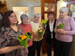 Иглики за дамите в пенсионерските клубове във Велинград