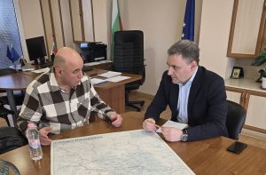 Областният управител обсъди с ОПУ ремонтите на ключови пътища в областта