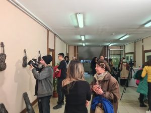 Уникална изложба на цигулки гостува в библиотеката