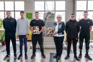 „Асарел Медет“ дари над 300 исторически книги