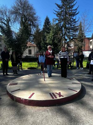 В ПГИТ във Велинград отбелязаха 20 г. от възстановяването на слънчевия часовник