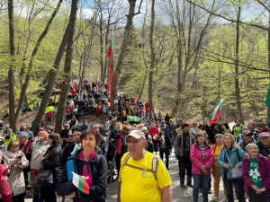 500 туристи в поход за Април 1876