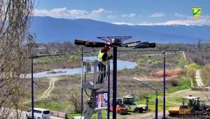 Община Пазарджик постави нови платформи за щъркелови гнезда