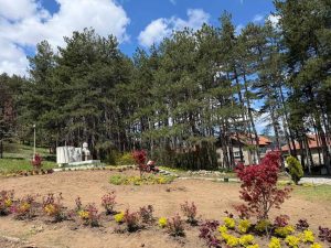 Община Велинград облагородява мемориал-костницата на Вела Пеева