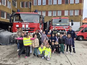 Първокласници от Велинград влязоха в ролята на огнеборци