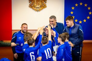 Кметът на Пазарджик отличи малките шампиони от ДФК „Орлета“ след международен триумф
