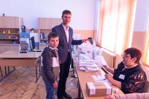 Водачът на листата на ГЕРБ-Пазарджик Стефан Мирев даде своя вот