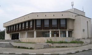 „Време разделно“ гостува в театъра в Панагюрище