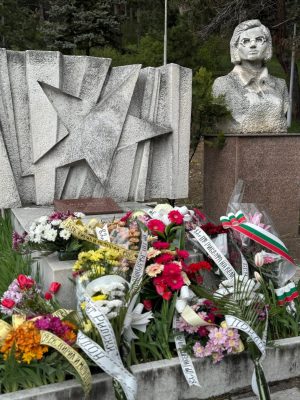 Велинград отбеляза 82 години безсмъртие на Вела Пеева