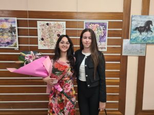 Трета самостоятелна изложба подреди младата художничка Невена Найденова