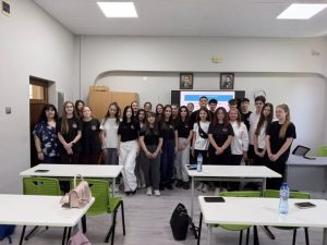 Ученици от ПГИМ се запознаха с професията на съдебния служител