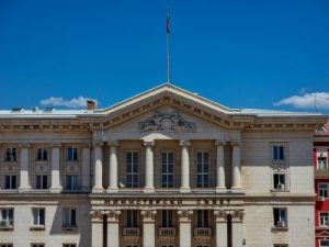 Тристранката не се разбра за осигуровките на държавните служители